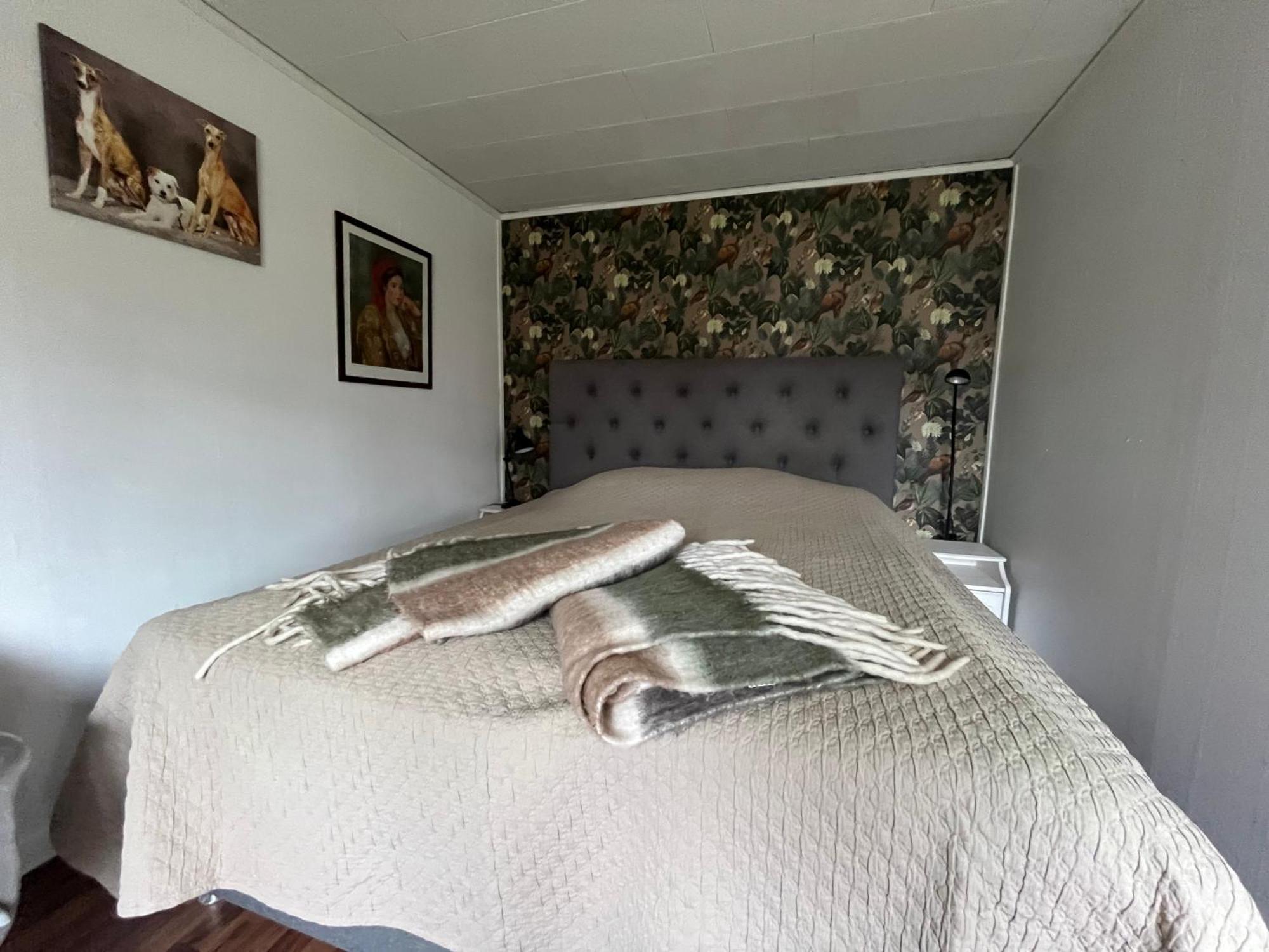Stuga Centrala Faerjestaden Med Gangavstand Till Det Mesta Bagian luar foto